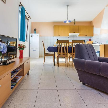 2 Bedroom Awesome Apartment In Винкуран Экстерьер фото