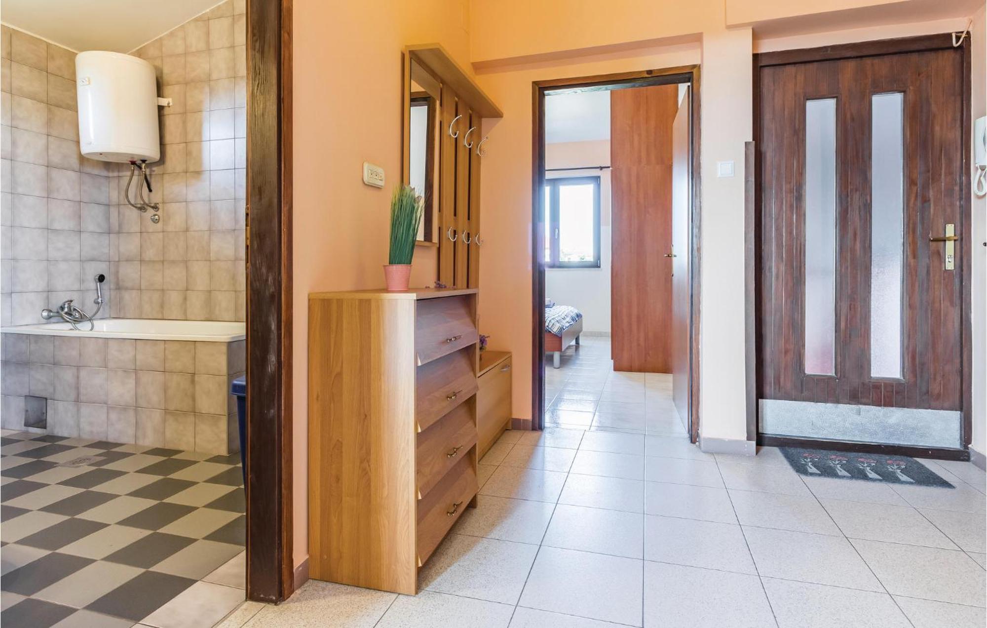 2 Bedroom Awesome Apartment In Винкуран Экстерьер фото